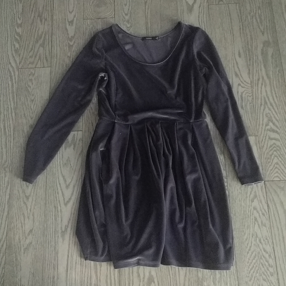 Beautiful purple velvet dress by Taluka💓